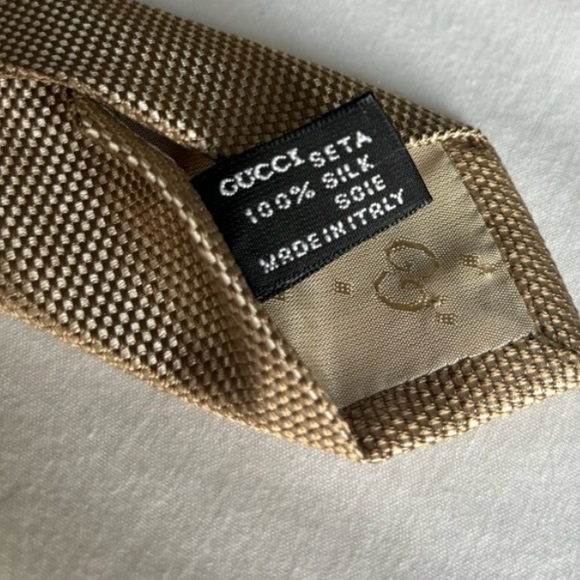 🦁 Gucci Embossed Silk Tie - Picture 4 of 6